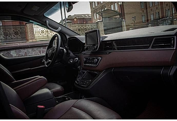 Hyundai Starex car interior