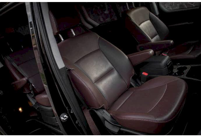 Hyundai Starex car interior